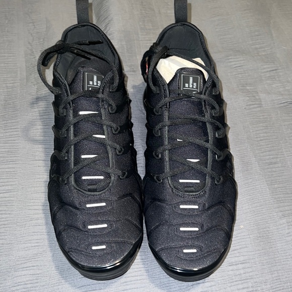 Mens size 13 black Nike sneakers